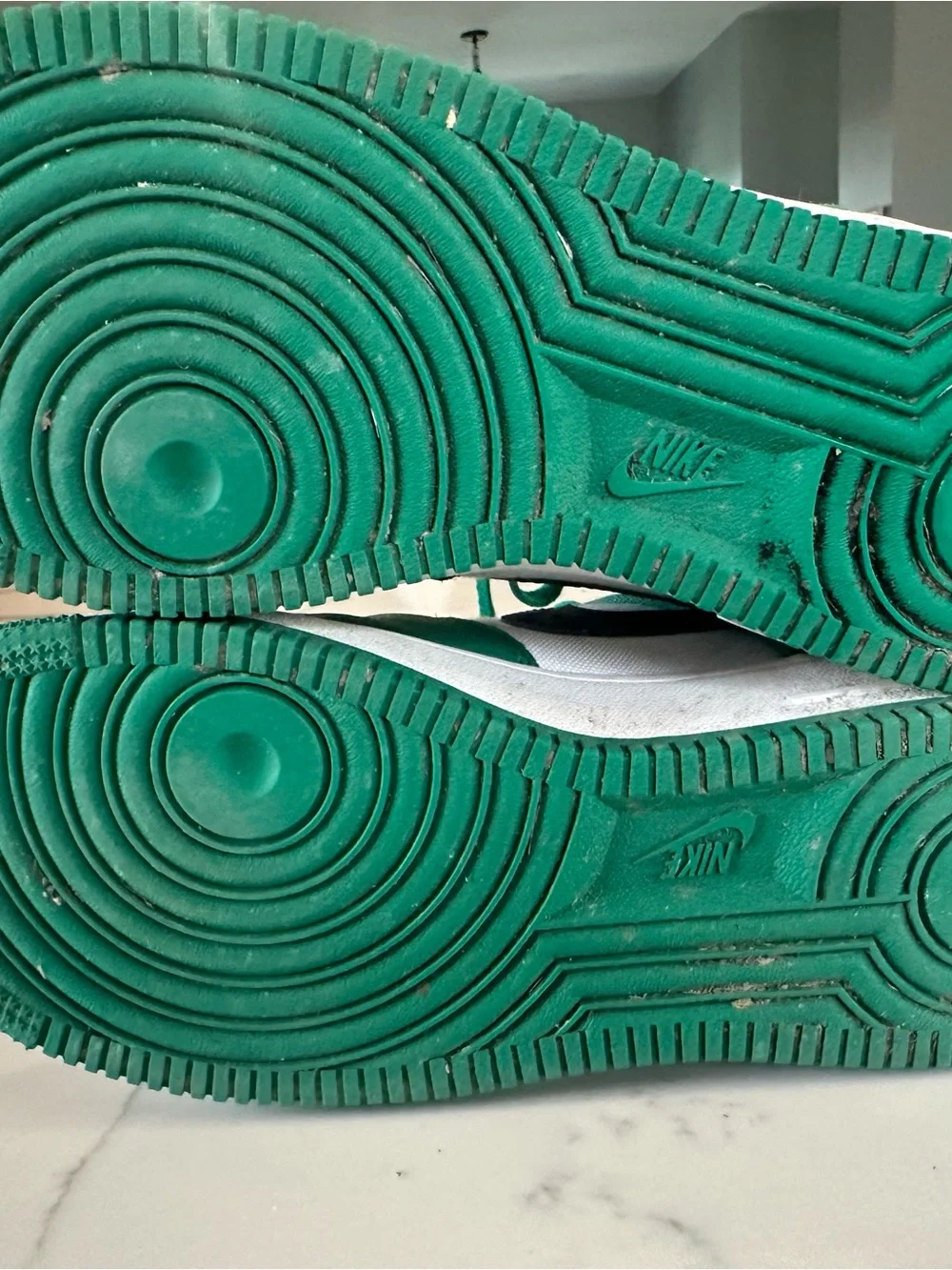 Boys Size 6.5 Nike Green, White & Black Low-Top Sneakers - Picture 4 of 4